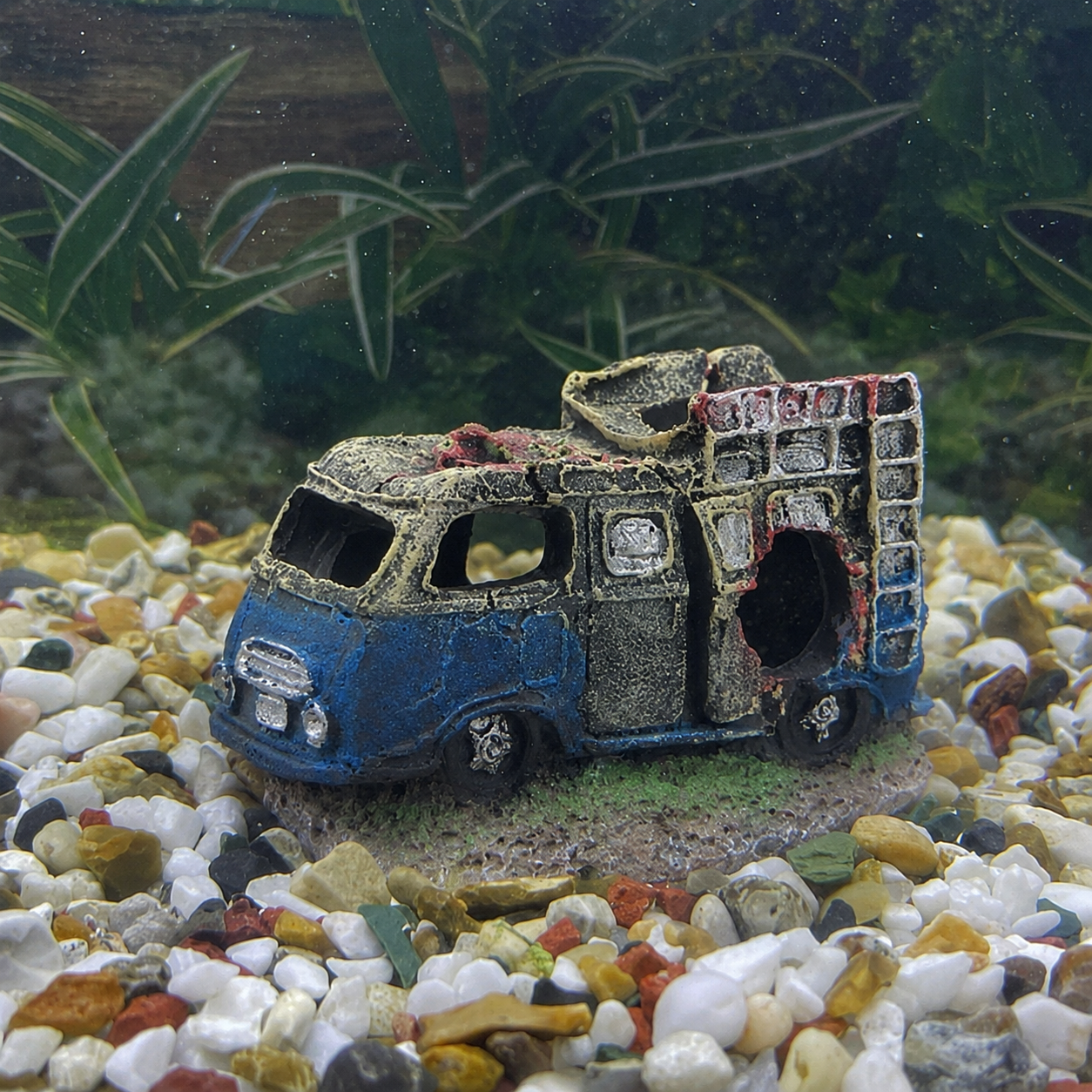 Resin Caravan Wreck Aquarium Ornament