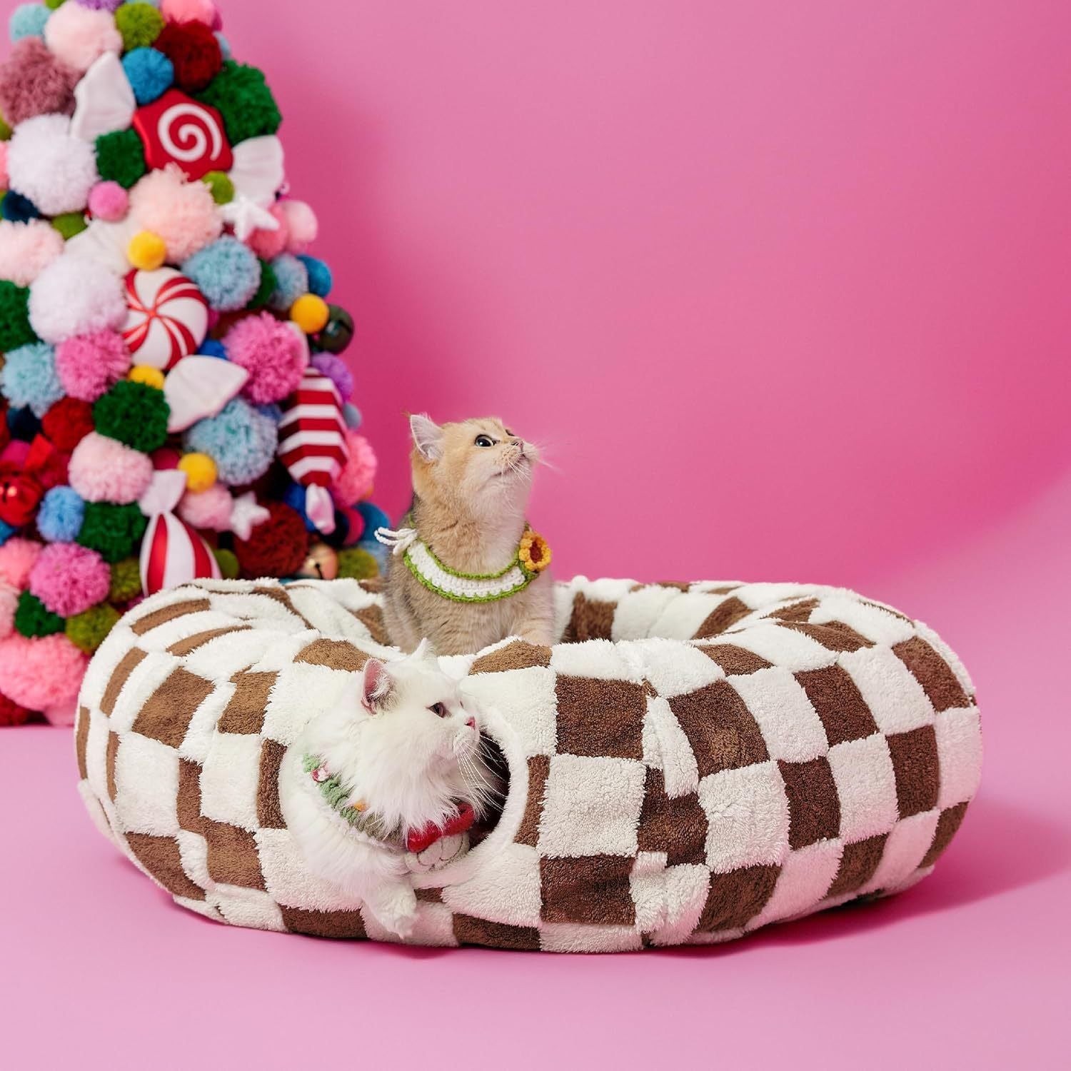 2-in-1 Plush Donut Cat Tunnel Bed, Checkered Pattern Pet Cave with Interactive Hanging Ball, Non-Slip Bottom, Foldable Design for Indoor Cats and Kittens (Green)